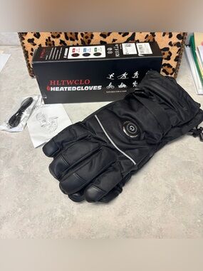 HLTWCLO Heated Gloves Size Large Rechargeable 3 Heat Settings w/ Batteries NEW